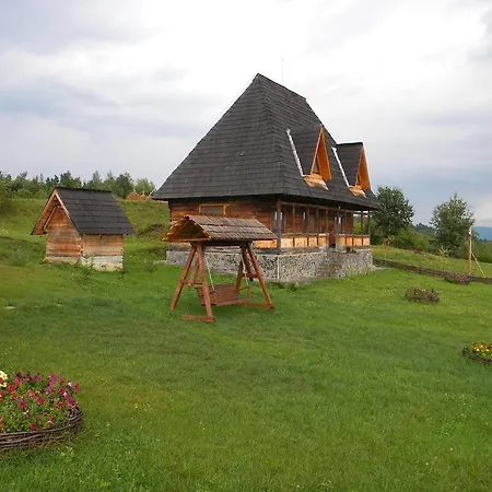 Holiday home Casele De Vacanta Luca & Vicentiu Botiza