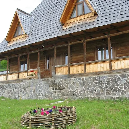 Holiday home Casele De Vacanta Luca & Vicentiu Botiza