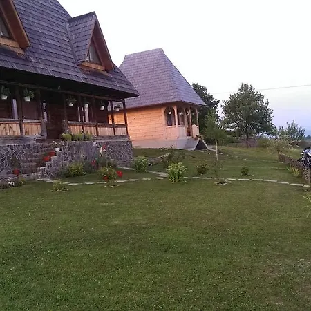 Holiday home Casele De Vacanta Luca & Vicentiu Botiza